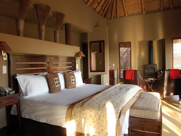 Etali Safari Lodge - Bedroom 